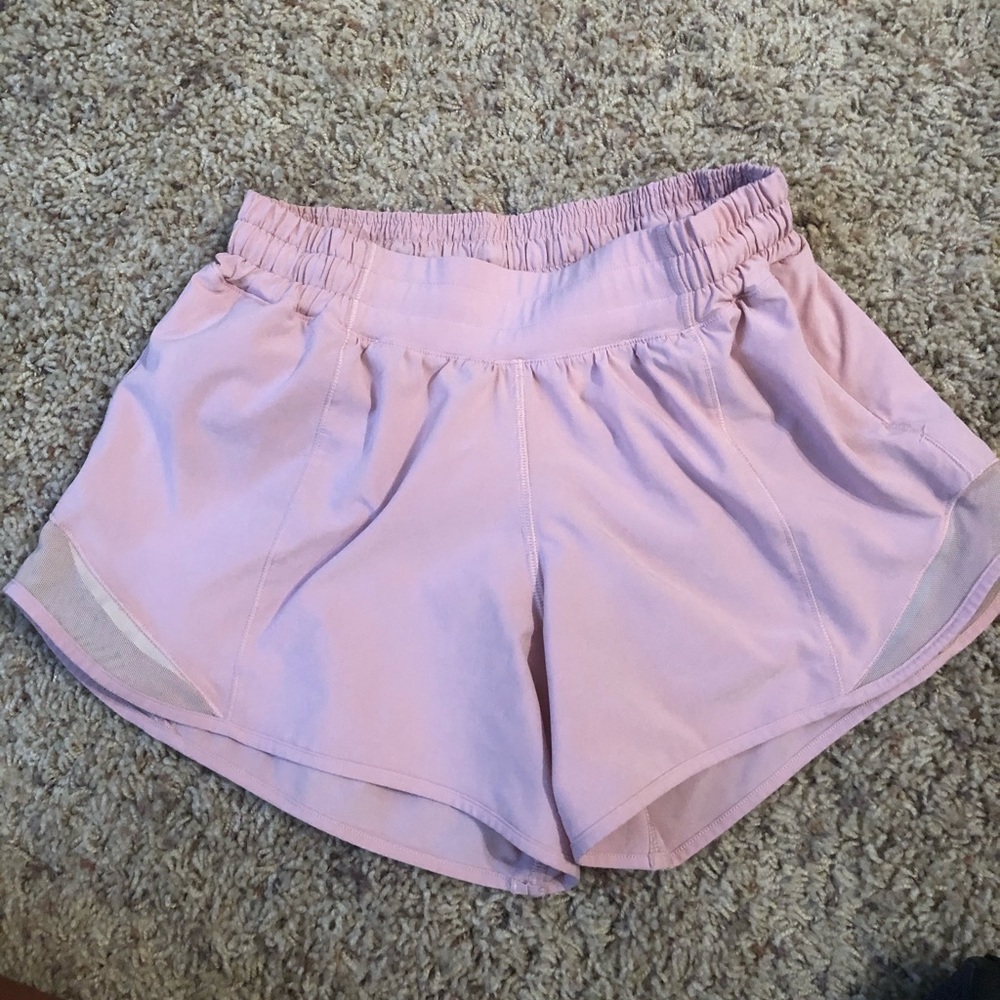 lululemon size 4 hotty hot shorts (4in)